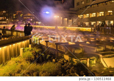 草津温泉湯畑のライトアップ 130511468