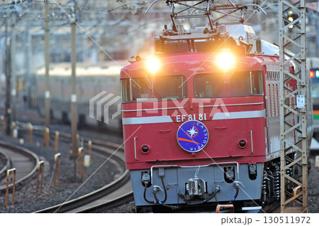 東北本線 尾久-赤羽 JR東日本 EF81-81(田端)+E26系(尾久) カシオペア 東北本線 尾久-赤羽 JR東日本 EF81-81(田端)+E26系(尾久) カシオペア 130511972
