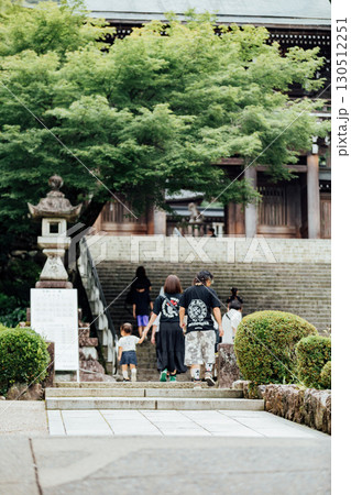 伊奈波神社 家族でお参り 伊奈波神社 家族でお参り 130512251