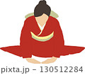 赤い振袖を着てお辞儀をする女性 130512284