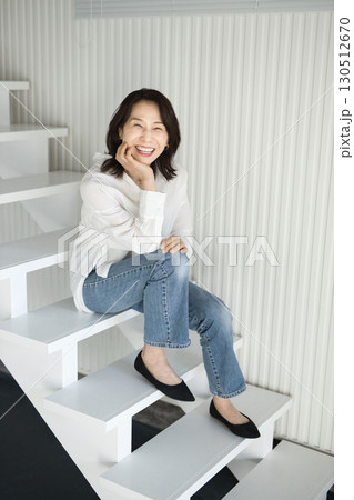 ミドル女性のビューティ 130512670