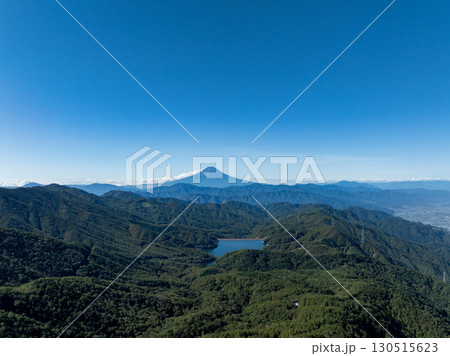 大菩薩嶺から見る夏の富士山と大菩薩湖 大菩薩嶺から見る夏の富士山と大菩薩湖 130515623