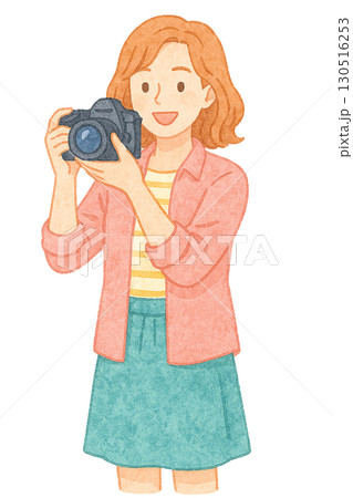 カメラを持ち写真を撮る女性 イラスト素材（趣味・撮影） 130516253