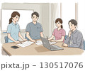介護施設でミーティングをする介護士とケアマネージャー 130517076