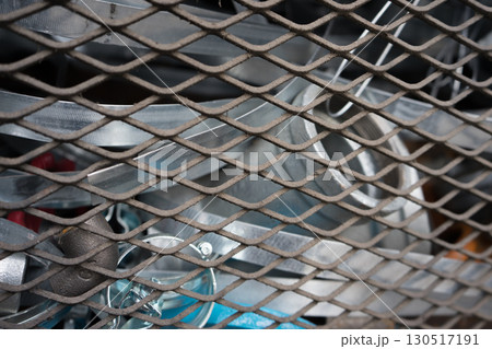 廃棄された雑品の破片	 130517191