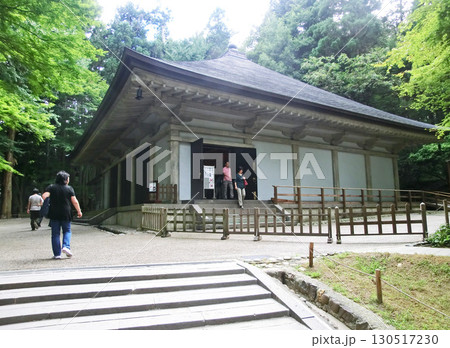 中尊寺の金色堂（覆堂）（岩手県西磐井郡平泉町） 130517230