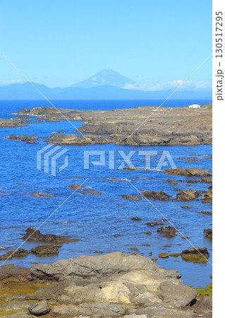 三浦半島から望む富士山 130517295