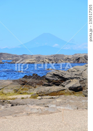 三浦半島から望む富士山 130517305