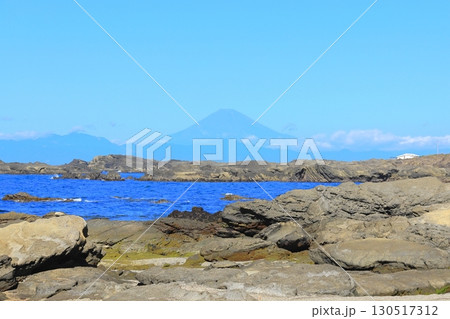 三浦半島から望む富士山 130517312