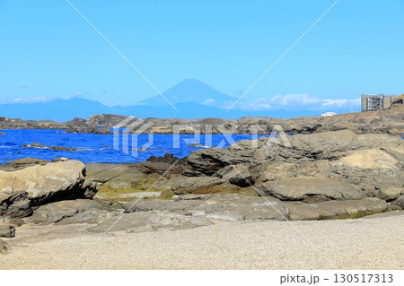 三浦半島から望む富士山 130517313