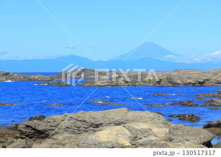 三浦半島から望む富士山 130517317
