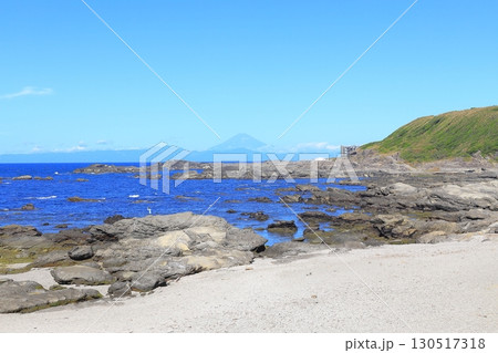 三浦半島から望む富士山 三浦半島から望む富士山 130517318