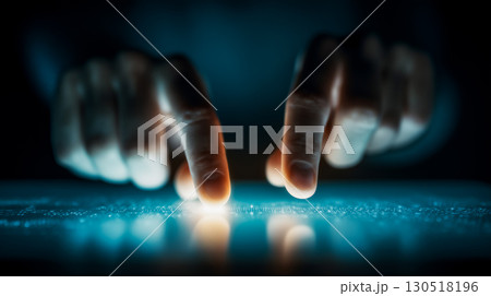 革新的な未来テクノロジーを象徴する指先 130518196