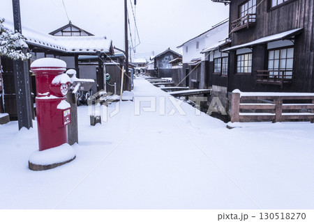 白壁土蔵の雪景色 白壁土蔵の雪景色 130518270