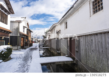 白壁土蔵の雪景色 白壁土蔵の雪景色 130518273