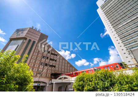 日本の東京都市景観9月7日。東京メトロ 後楽園駅や丸ノ内線、文京区役所などを望む 130518424