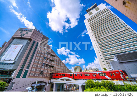 日本の東京都市景観9月7日。東京メトロ 後楽園駅や丸ノ内線、文京区役所などを望む 130518426