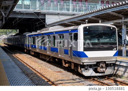 【いわき駅】発車を待つ常磐線の普通列車 130518881
