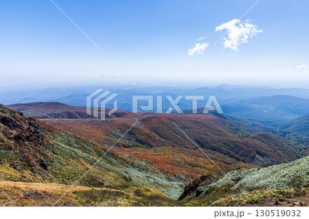 秋色に染まる　栗駒山の絶景　 130519032