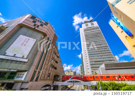日本の東京都市景観9月7日。東京メトロ 後楽園駅や丸ノ内線、文京区役所などを望む 130519717