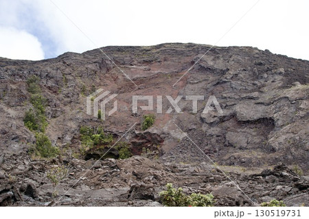 キラウエア火山の噴火口跡の風景 キラウエア火山の噴火口跡の風景 130519731
