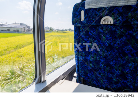 【グリーン車】快適なグリーン車と車窓 130519942