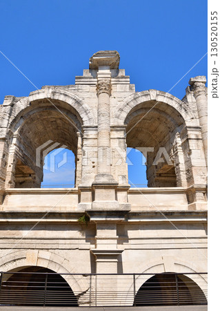 フランス・アルルの古代ローマ円形闘技場(2025年8月13日撮影) フランス・アルルの古代ローマ円形闘技場(2025年8月13日撮影) 130520155