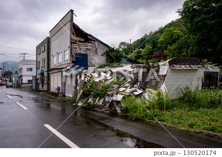 倒壊した旧商店街の家屋 倒壊した旧商店街の家屋 130520174