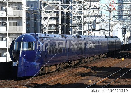 なんばへ向けて南海本線をゆく南海電気鉄道50000系 なんばへ向けて南海本線をゆく南海電気鉄道50000系 130521319