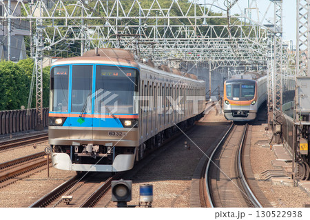 都営地下鉄三田線と東京メトロ副都心線の電車 130522938