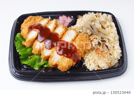 ロース豚カツ弁当 130523040