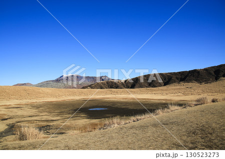 熊本県阿蘇市　草千里ヶ浜 130523273