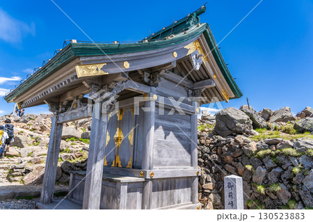 白山御前峰の白山奥宮　初夏の白山御前峰登山 130523883