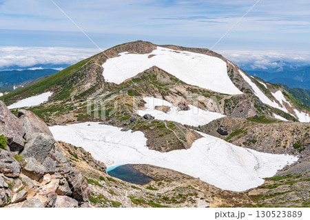 白山御前峰の山頂から見る大汝峰　初夏の白山御前峰登山（お池めぐりコース） 130523889