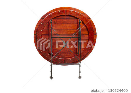 Round table folded with a metal leg. 130524400