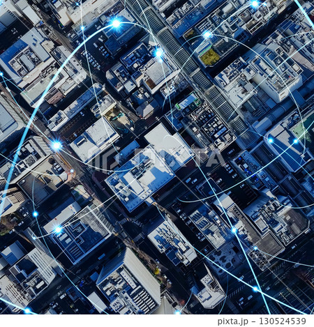 現代都市真俯瞰空撮と通信ネットワークのバナー・広告向け正方形ビジュアル 現代都市真俯瞰空撮と通信ネットワークのバナー・広告向け正方形ビジュアル 130524539