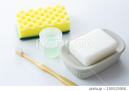 服のシミ取りや毛玉取り道具 130525008