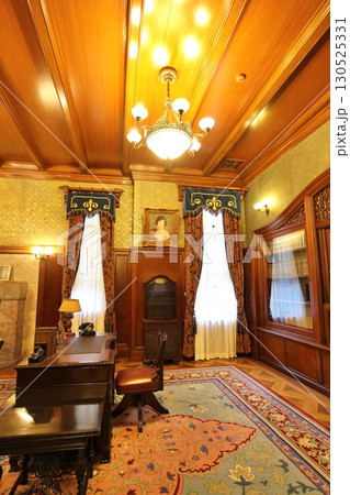 東京　駒場公園内の旧前田家本邸 洋館2階の書斎 130525331