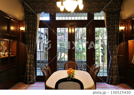 東京　駒場公園内の旧前田家本邸 洋館1階 130525430