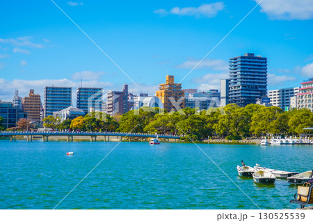 大濠公園の橋とボート 大濠公園の橋とボート 130525539