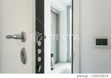 Armored door 130525878