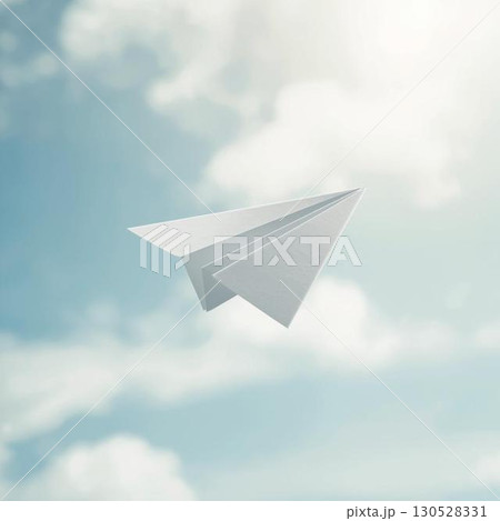 空を舞う紙飛行機 130528331