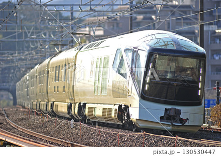 東海道本線 真鶴 JR東日本 E001系(尾久) 四季島 TRAIN SUITE 四季島 東海道本線 真鶴 JR東日本 E001系(尾久) 四季島 TRAIN SUITE 四季島 130530447