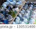 伊勢 おかげ横丁に並ぶ茶碗の陶器 130531400