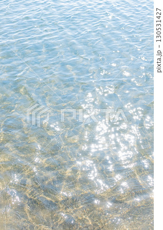 北海道 おにしかツインビーチの海と赤い灯台の風景(夏の快晴) 北海道 おにしかツインビーチの海と赤い灯台の風景(夏の快晴) 130531427