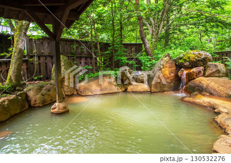 新緑の露天風呂・平湯の湯「男湯」（岐阜県 高山市 奥飛騨温泉郷 平湯温泉） 130532276