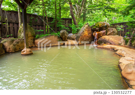新緑の露天風呂・平湯の湯「男湯」（岐阜県 高山市 奥飛騨温泉郷 平湯温泉） 130532277