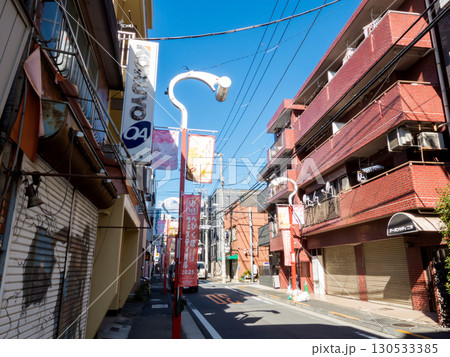 【品川区】早朝の二葉の商店街 130533385