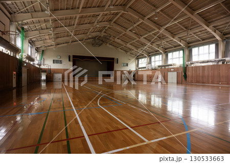 学校の体育館、北国の学校の体育館、放課後の学校 130533663