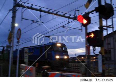 踏切横断、列車通過を要確認 踏切横断、列車通過を要確認 130533989